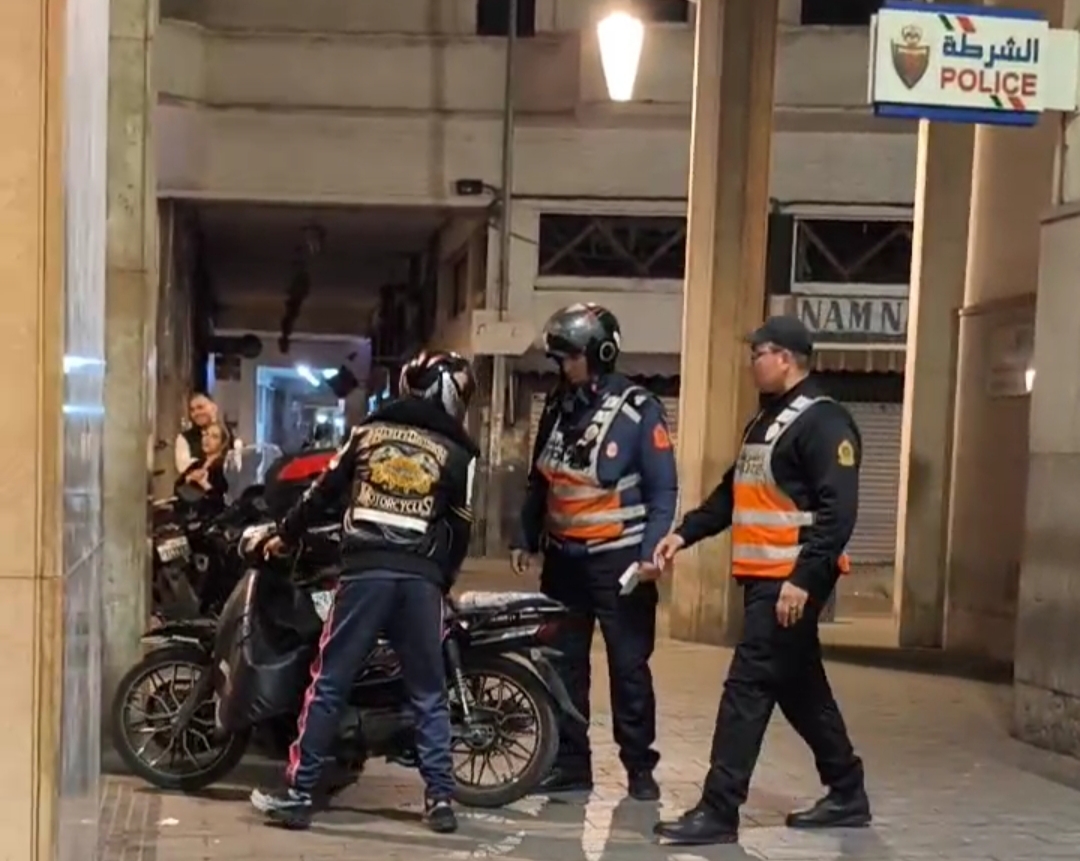 حملات أمنية ليلية مكثفة بمنطقة أنفا تسفر عن توقيف عدد من المشتبه فيهم ...